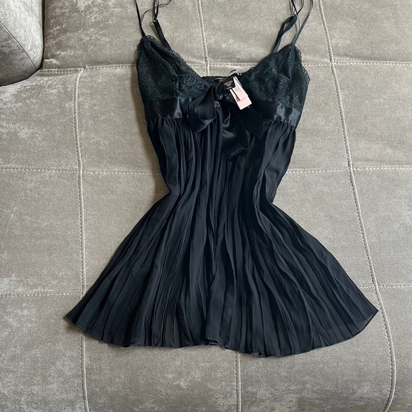 Victoria's Secret Black Chemise with Spaghetti Straps and Sheer Skirt - Picture 3 of 7